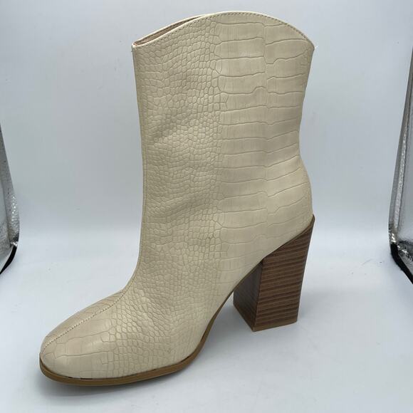 Journee Collection Womens Western Boots Size 7.5 Cowboy Ivory Ankle Boots New - Picture 5 of 14